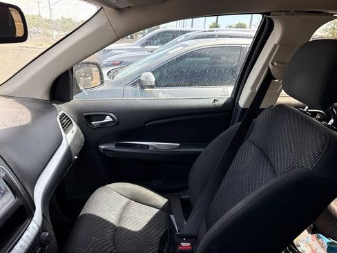 Used 2020 Dodge Journey SE w/ Blacktop Package FWD image 14