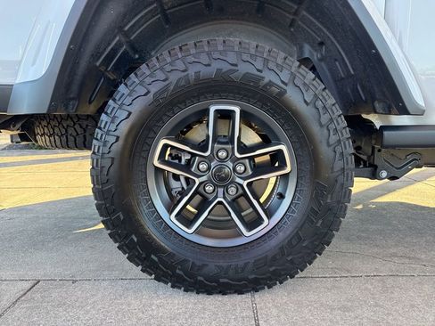 Used 2025 Jeep Gladiator Mojave w/ Convenience Group image 27