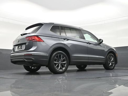 Used 2023 Volkswagen Tiguan SE FWD image 30