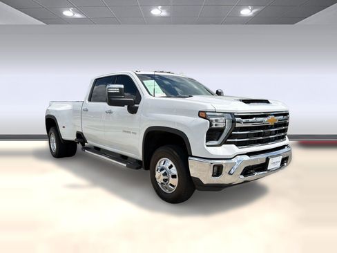 Certified 2025 Chevrolet Silverado 3500 LTZ w/ LTZ Convenience Package AWD/4WD image 6