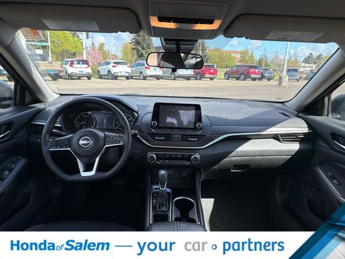 Used 2024 Nissan Altima 2.5 SV image 10