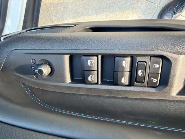 Certified 2025 Jeep Compass Limited w/ Sun & Sound Group AWD/4WD image 18