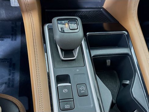 Certified 2025 Nissan Pathfinder Platinum AWD/4WD image 11