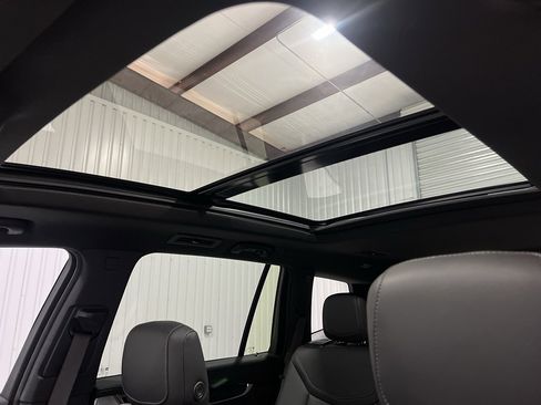 Used 2024 Cadillac XT6 Premium Luxury w/ Technology Package image 17