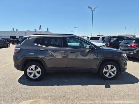 Used 2020 Jeep Compass Latitude w/ Cold Weather Group AWD/4WD image 4