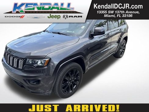Used 2020 Jeep Grand Cherokee Altitude RWD image 1