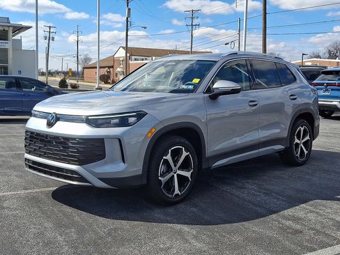 New 2026 Volkswagen Tiguan SE AWD/4WD image 3