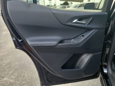 Used 2025 Chevrolet Equinox LT image 11