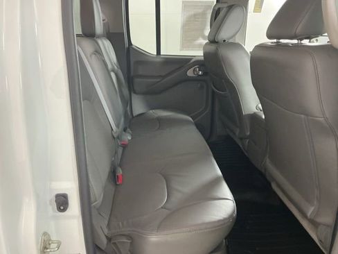 Used 2019 Nissan Frontier SL image 6