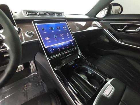 Used 2024 Mercedes-Benz S 63 AMG S w/ Carbon Fiber Exterior Package image 14
