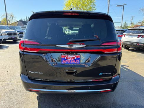 Used 2023 Chrysler Pacifica Touring-L image 5