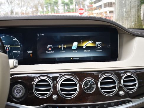 Used 2020 Mercedes-Benz S 560 4MATIC Sedan image 38