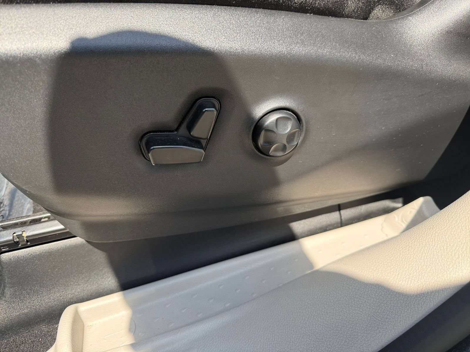 Used 2023 Chrysler Pacifica Limited FWD image 22