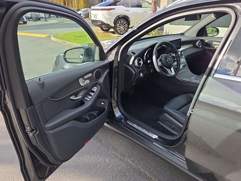 Used 2020 Mercedes-Benz GLC 300 4MATIC image 10