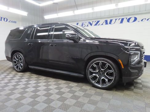 Used 2025 Chevrolet Suburban RST w/ RST Capability Package AWD/4WD image 3