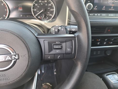 Used 2024 Nissan Rogue S AWD/4WD image 17