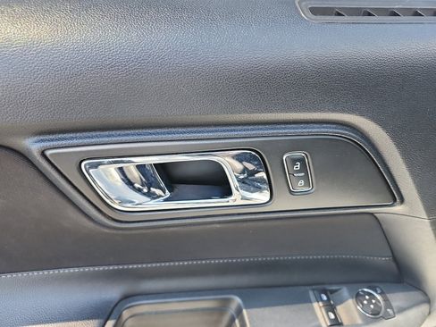Used 2015 Ford Mustang Coupe RWD image 16