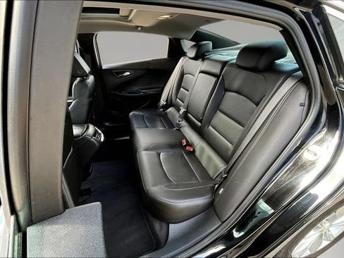 Used 2020 Chevrolet Malibu LT w/ Leather Package FWD image 21