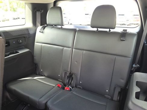 Certified 2025 Hyundai Santa Fe Limited AWD/4WD image 9