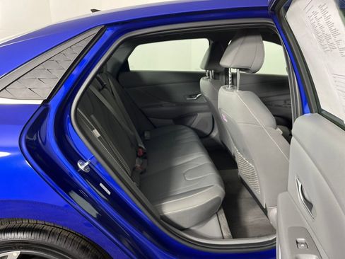 Used 2025 Hyundai Elantra SEL image 15