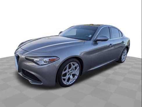 Used 2021 Alfa Romeo Giulia Ti image 8