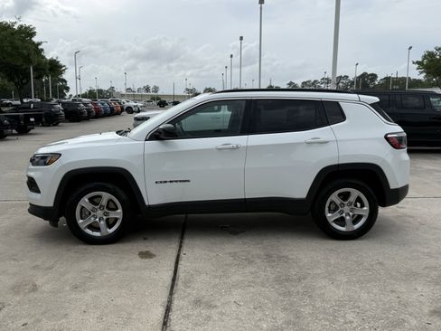 Used 2024 Jeep Compass Latitude AWD/4WD image 8