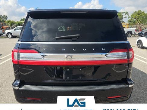 Used 2021 Lincoln Navigator Reserve w/ Luxury Package AWD/4WD image 4