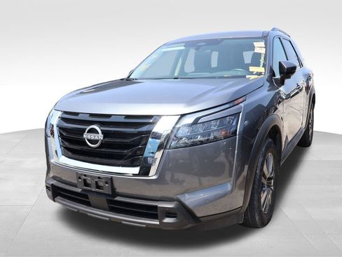 Used 2025 Nissan Pathfinder SV AWD/4WD image 3