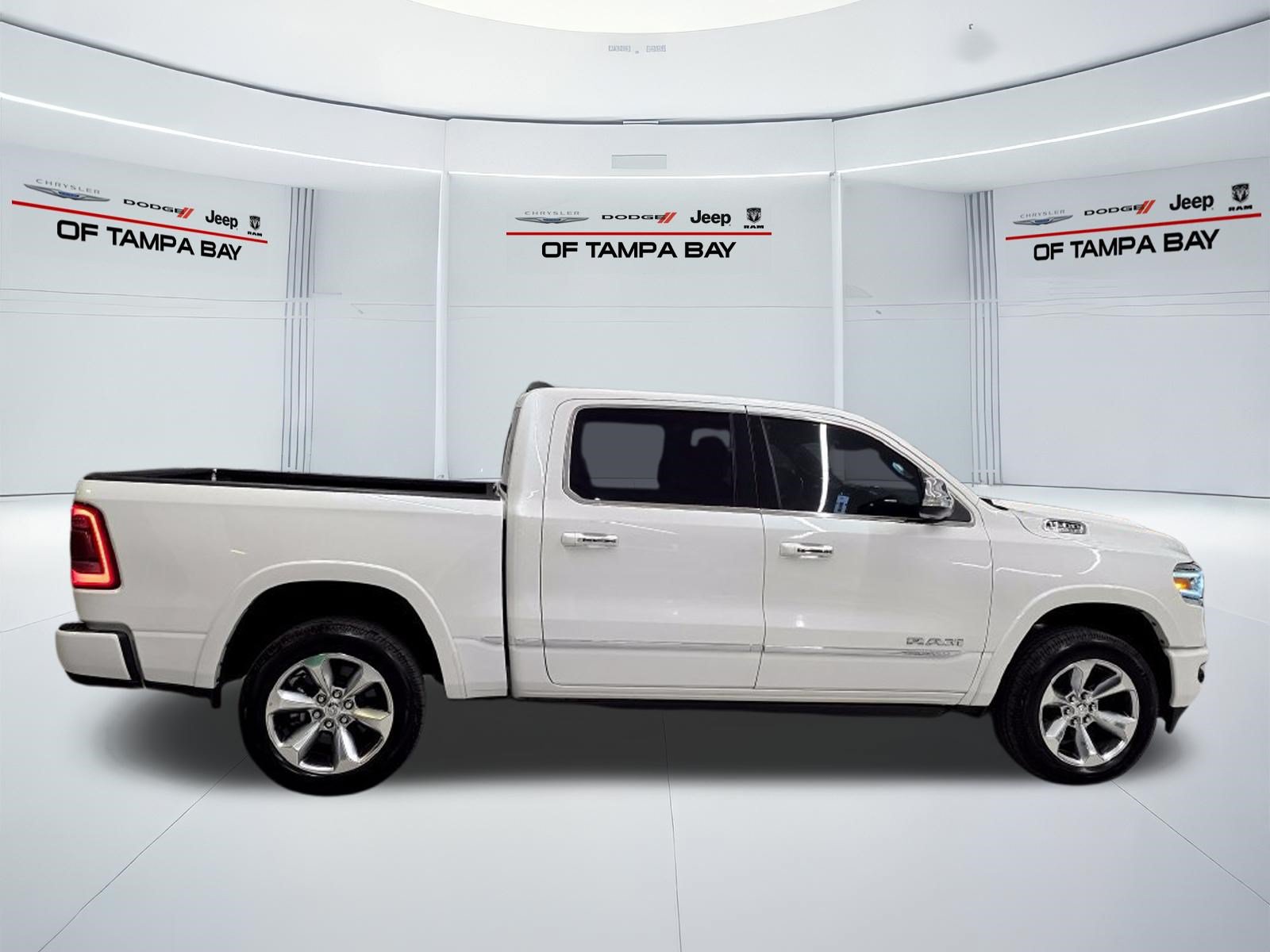 Used 2022 RAM 1500 Limited w/ Body Color Bumper Group AWD/4WD image 8