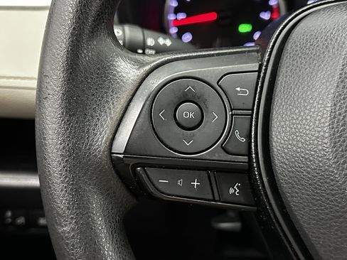 Used 2021 Toyota RAV4 XLE image 21