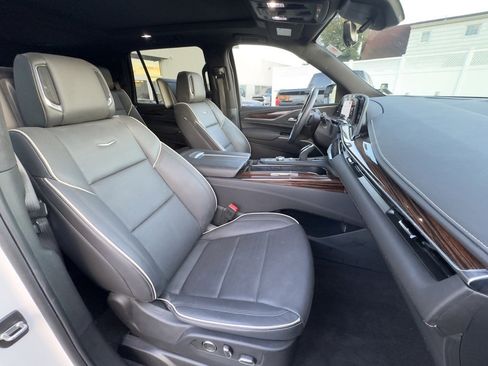Used 2023 Cadillac Escalade Premium Luxury image 17