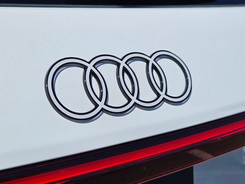 Used 2025 Audi Q6 e-tron Premium Plus w/ Premium Plus AWD/4WD image 26