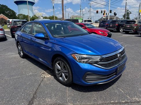 Used 2024 Volkswagen Jetta SE FWD image 4