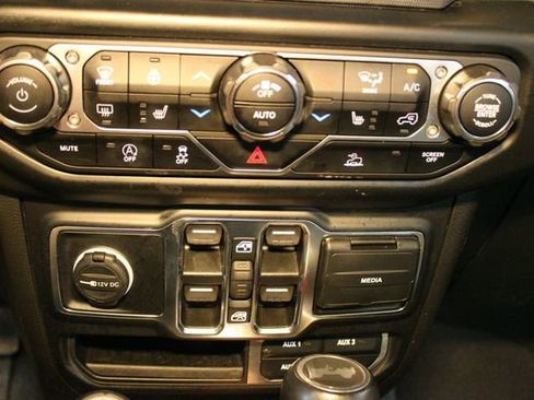 Used 2022 Jeep Wrangler Unlimited Sahara w/ Cold Weather Group image 25