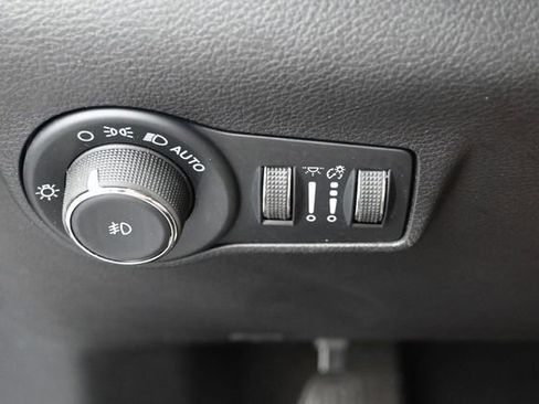 Used 2022 Jeep Compass Latitude w/ Sun and Sound Group AWD/4WD image 19