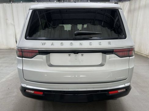 Used 2024 Jeep Wagoneer L Series III w/ Flexible Seating Group AWD/4WD image 3