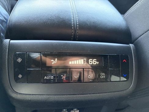 Used 2023 Nissan Pathfinder SV FWD image 11
