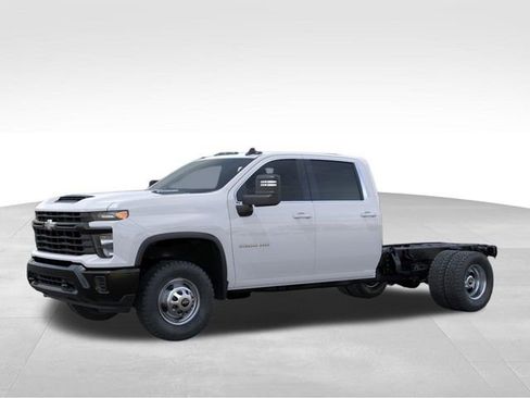 New 2026 Chevrolet Silverado 3500 W/T AWD/4WD image 2