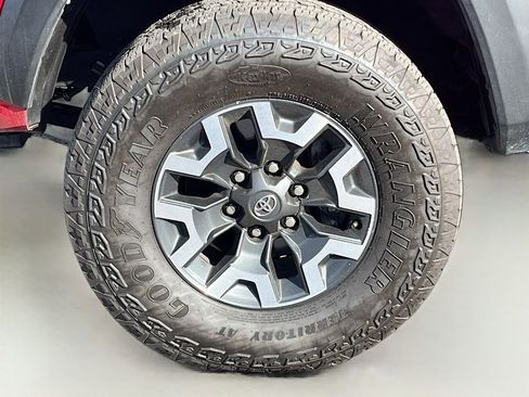 Used 2023 Toyota Tacoma TRD Off-Road w/ Advanced Technology Package AWD/4WD image 29