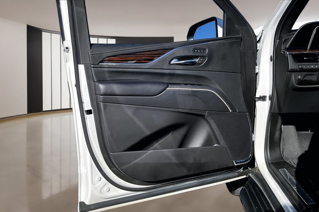 Certified 2023 Cadillac Escalade Premium Luxury w/ LPO, Floor Liner Package AWD/4WD image 18