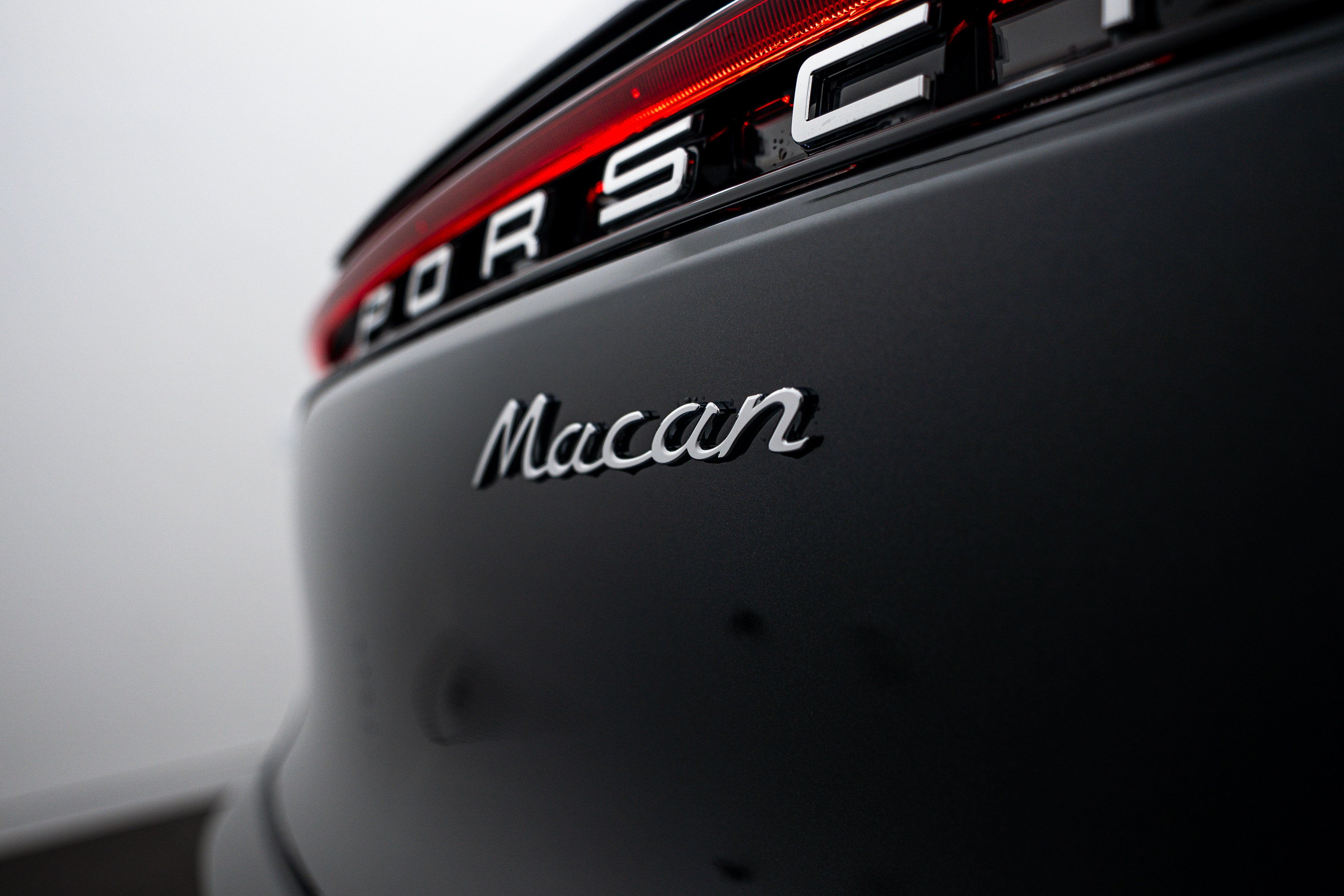 Certified 2026 Porsche Macan AWD/4WD image 25