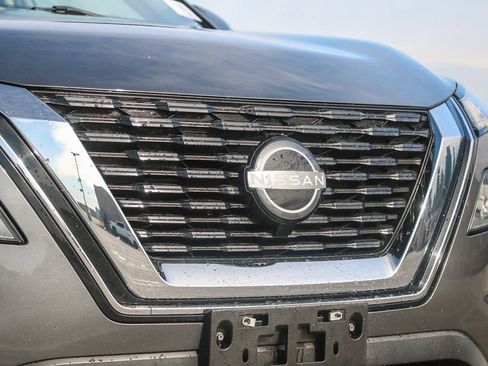 Used 2022 Nissan Rogue SV image 5