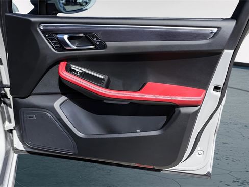 Used 2022 Porsche Macan GTS image 34