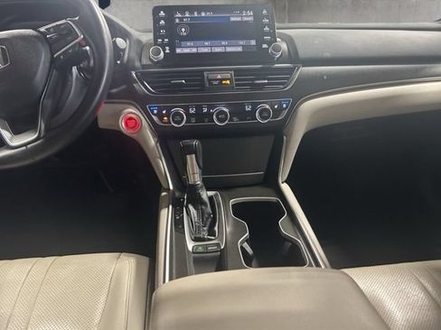 Used 2018 Honda Accord Touring image 32