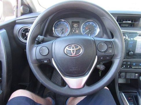 Used 2018 Toyota Corolla LE FWD image 16