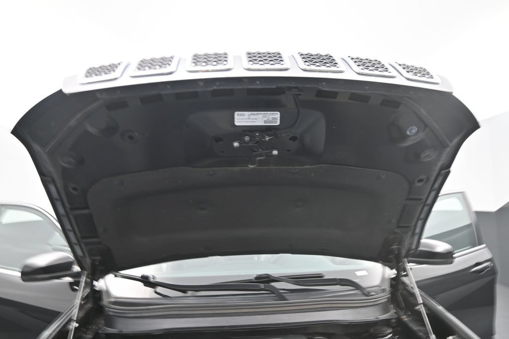 Used 2021 Jeep Cherokee Latitude Lux w/ Sun & Sound Group AWD/4WD image 39