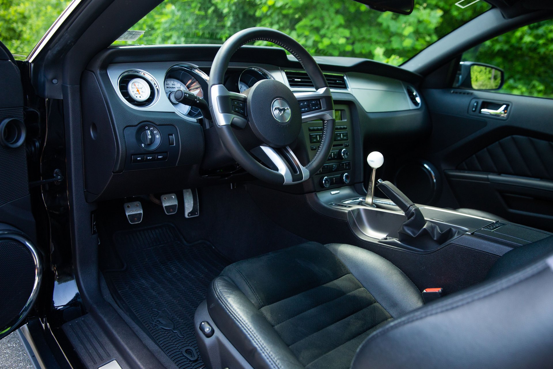 Used 2010 Ford Mustang GT RWD image 38