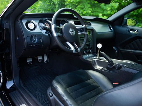 Used 2010 Ford Mustang GT RWD image 38