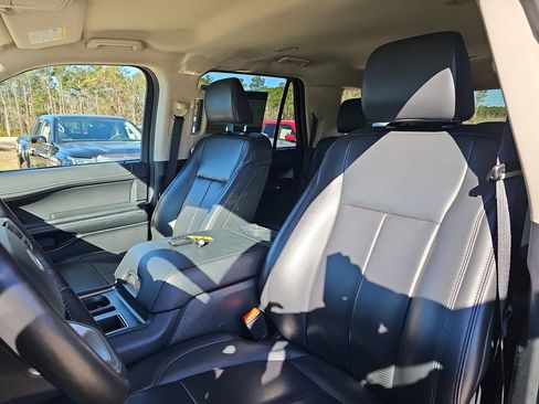 Used 2024 Ford Expedition XLT image 20