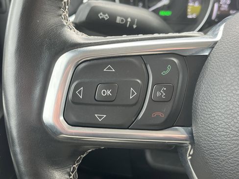 Used 2022 Jeep Wrangler Unlimited Sahara w/ Cold Weather Group image 18